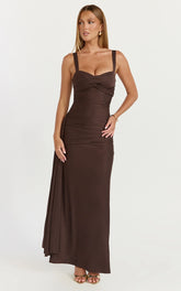 Sweetheart Neck Gathered Bodycon Dress in Chocolate