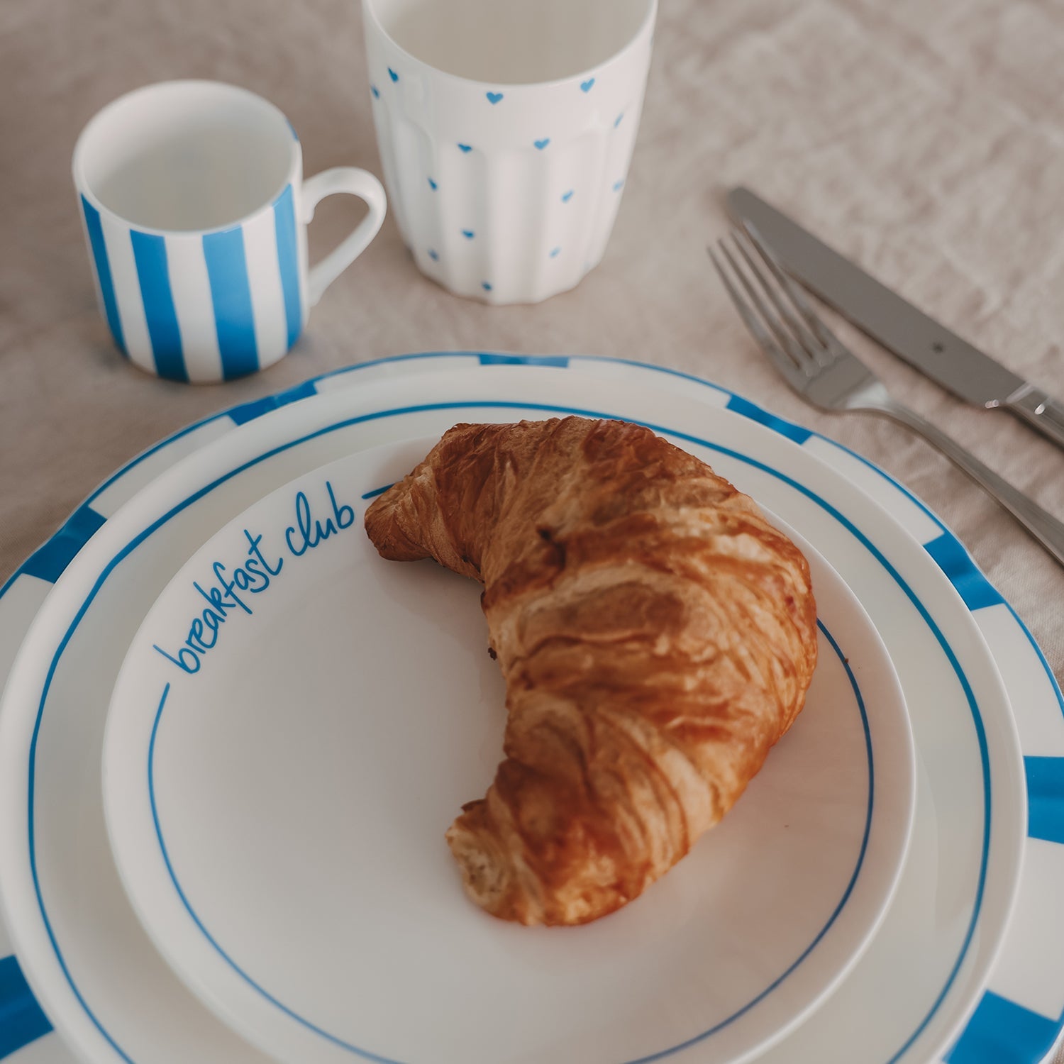 Frühstücksteller rund hellblau Breakfast club