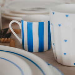 Kleine Tasse Streifen hellblau